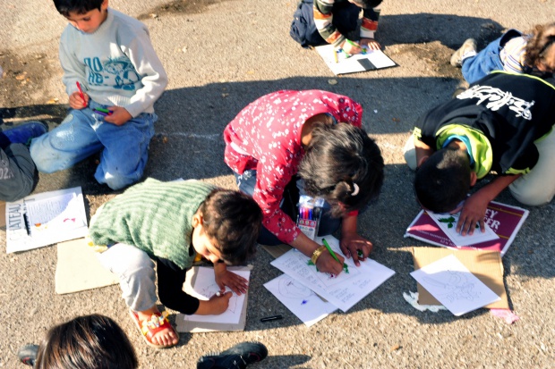 В Гърция деца-бежанци тръгват на училище