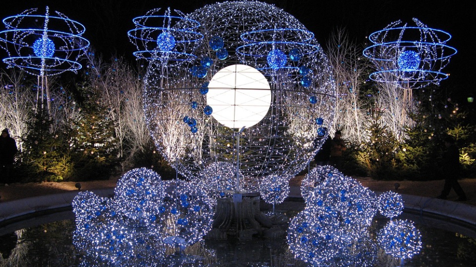 Коледният дух завладя Париж – празнични светлини озариха „Шанз-Елизе“