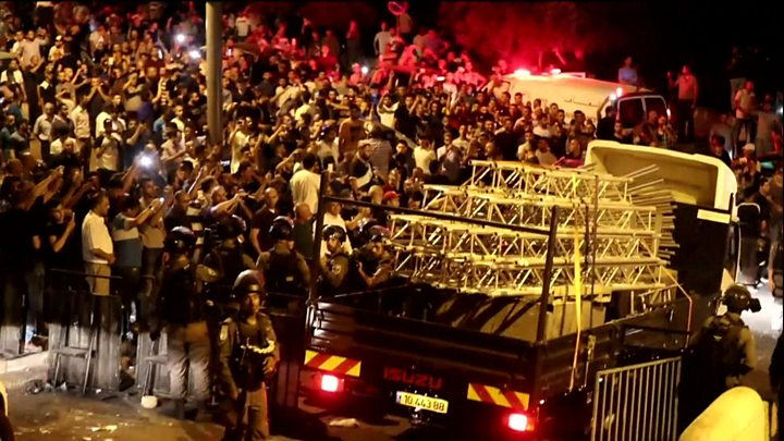 Празненства в Йерусалим след като Израел премахна мерките за сигурност в Стария град