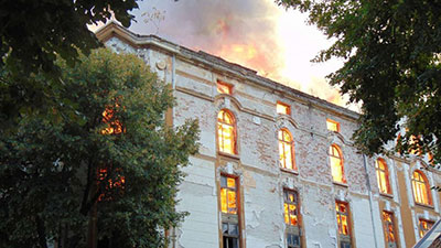 Арестуваха клошар за пожара на тютюневите складове в Пловдив