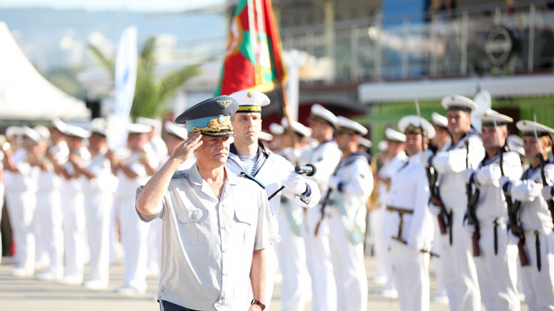 Празник на ВМС и първо офицерско звание за курсантите от ВВМУ