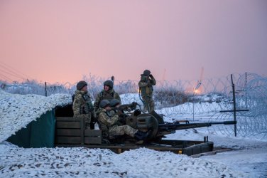 Нова нощ на масиран артилерийски обстрел в Източна Украйна