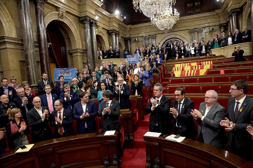 Каталуния обяви независимост – Мадрид задейства „ядрената клауза”