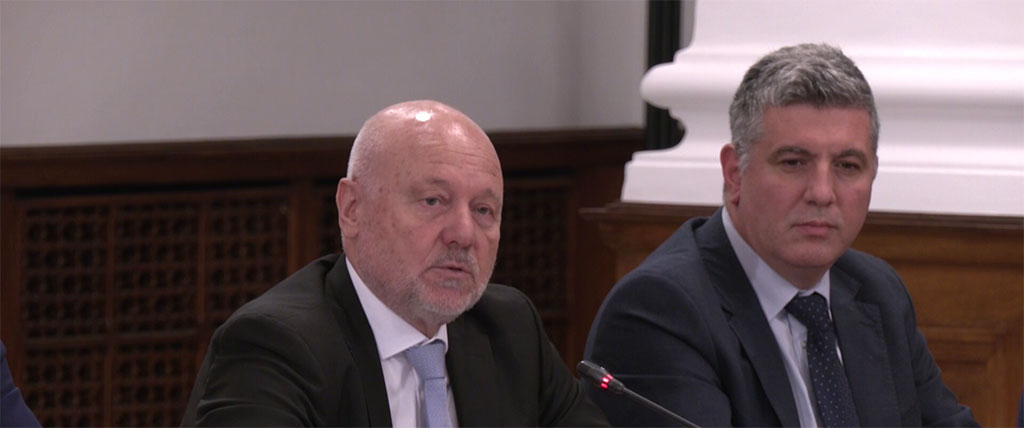 Тагарев: Оказването на помощ на Украйна остава безспорен приоритет на кабинета