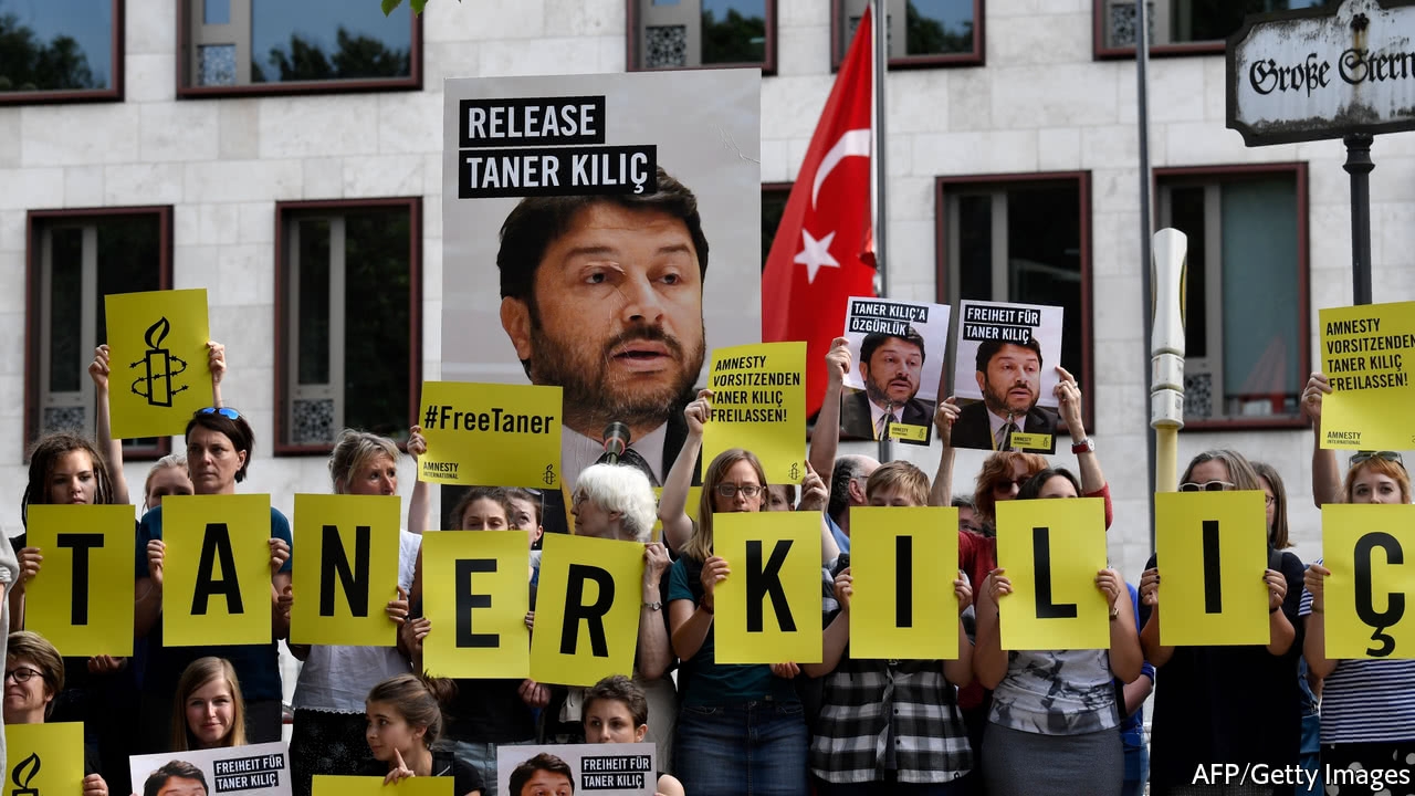 Турски съд остави в ареста шестима правозащитници, сред които шефът на „Амнести“