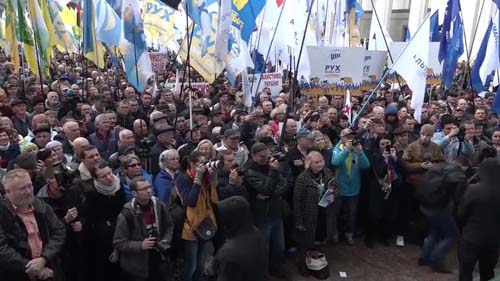 Хиляди протестираха срещу кабинета в Украйна