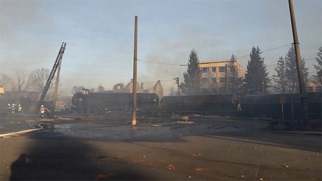 Влакови цистерни се взривиха в Хитрино, има загинали и ранени