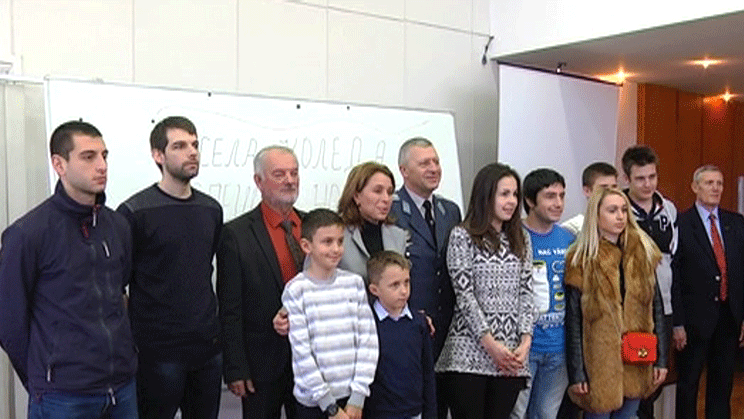 Дойде Коледа за децата на Българската армия – фондация „Български ВВС“ организира тържество