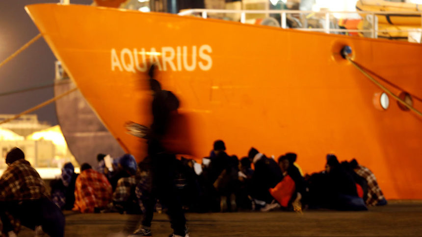 Развръзката: Испания ще приеме кораба с над 600 мигранти