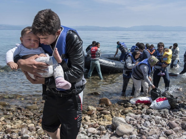 Увеличава се бежанският поток към Гърция