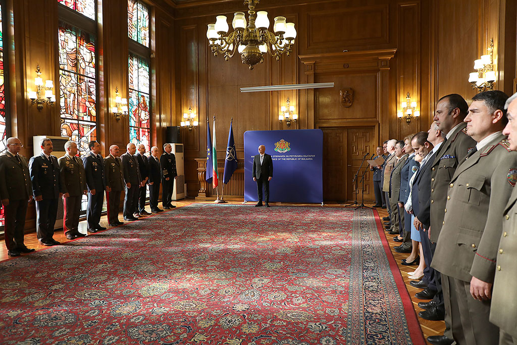 Награди по повод годишнината от членството в НАТО