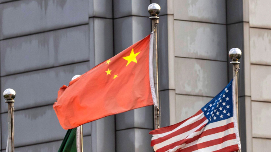 Знамената на САЩ и Китай