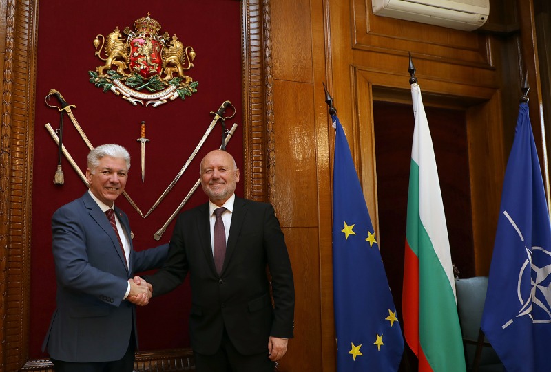 Министърът на отбраната Тодор Тагарев се срещна с генерал-майор (о.з.) Бeр Сегуин - директор на Европейския център за изследвания на сигурността „Джордж С. Маршал“