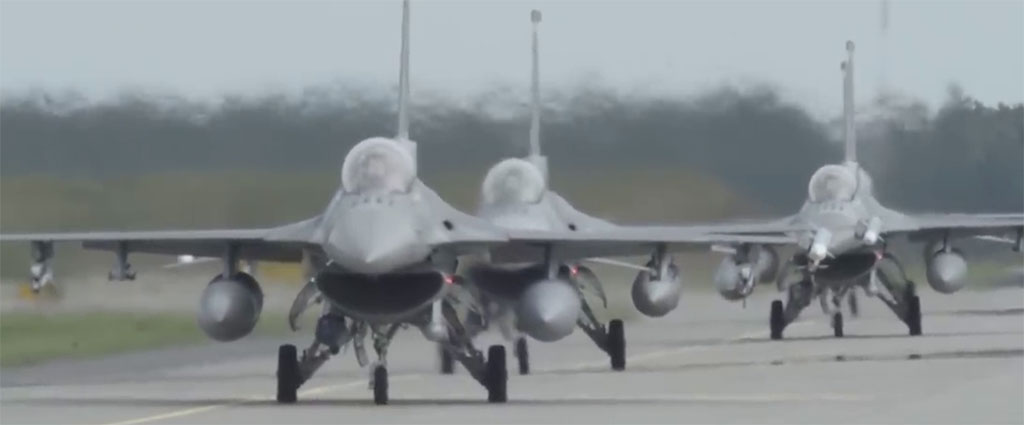 Целият пакет от осем самолета F-16 ще дойде до края на 2025 г. увери министър Атанас Запрянов