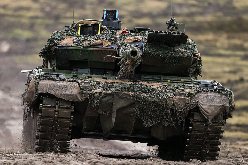 Испания ще изпрати през юни танкове "Лепорад 2" и ракети "Пейтриът"на Украйна