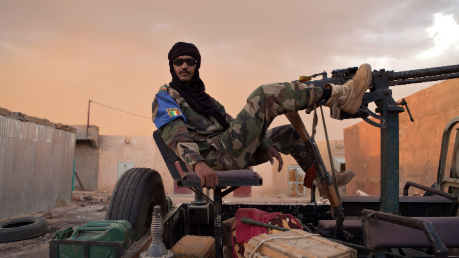 Екстремистка група и етнически военни милиции са извършили зверства в Мали, заяви "Хюман райтс уоч"