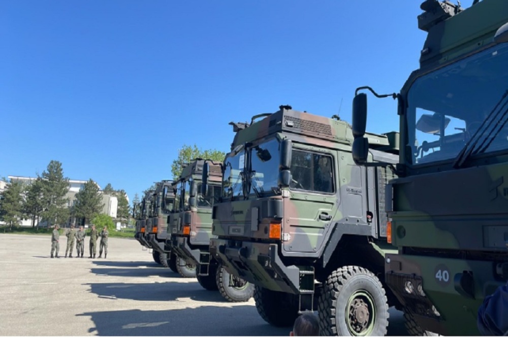 Косовските сили за сигурност получиха пет военни автомобила от Германия