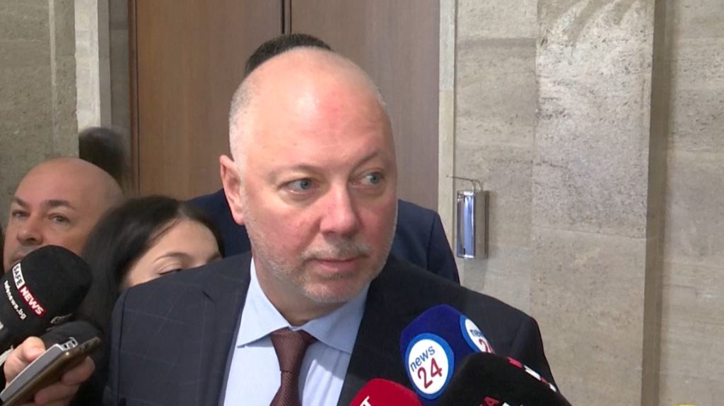 Желязков: Ограничава се възможността отделен депутат да провежда предизборни срещи в НС