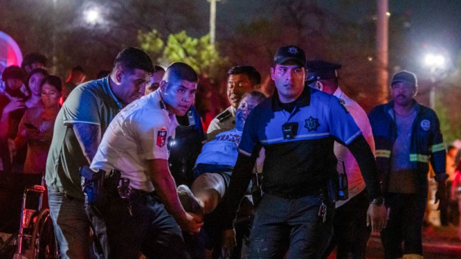 Рухна сцена на предизборно събитие в Мексико, има 5 жертви и над 50 ранени