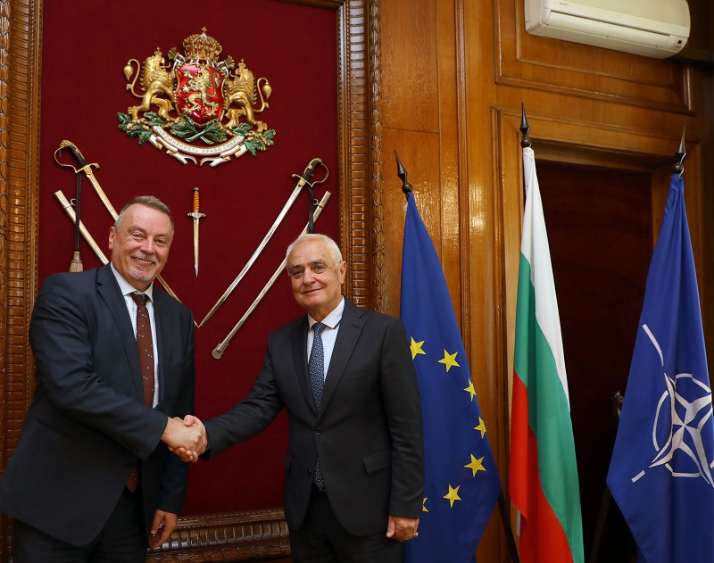 Министърът на отбраната Атанас Запрянов се срещна с посланика на Чехия в България