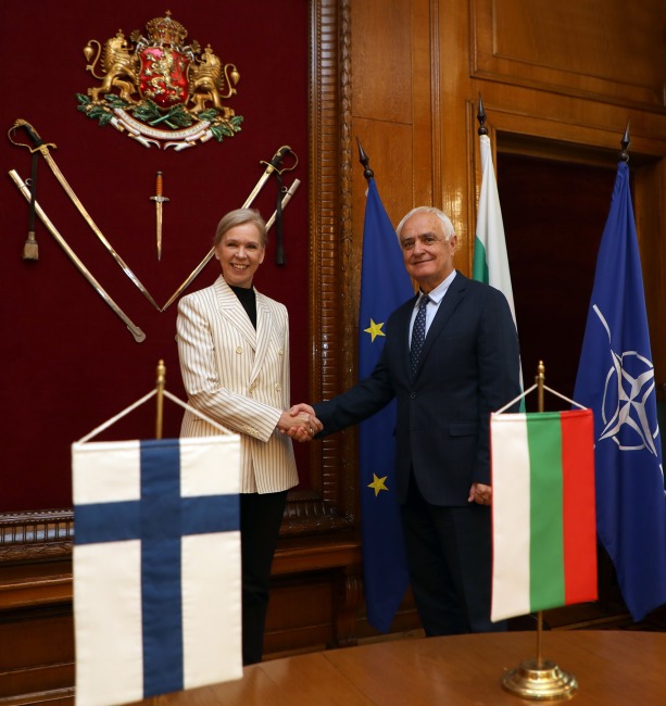 Министърът на отбраната Атанас Запрянов се срещна с посланика на Финландия Н. Пр. Кристина Кувая – Ксантопулос