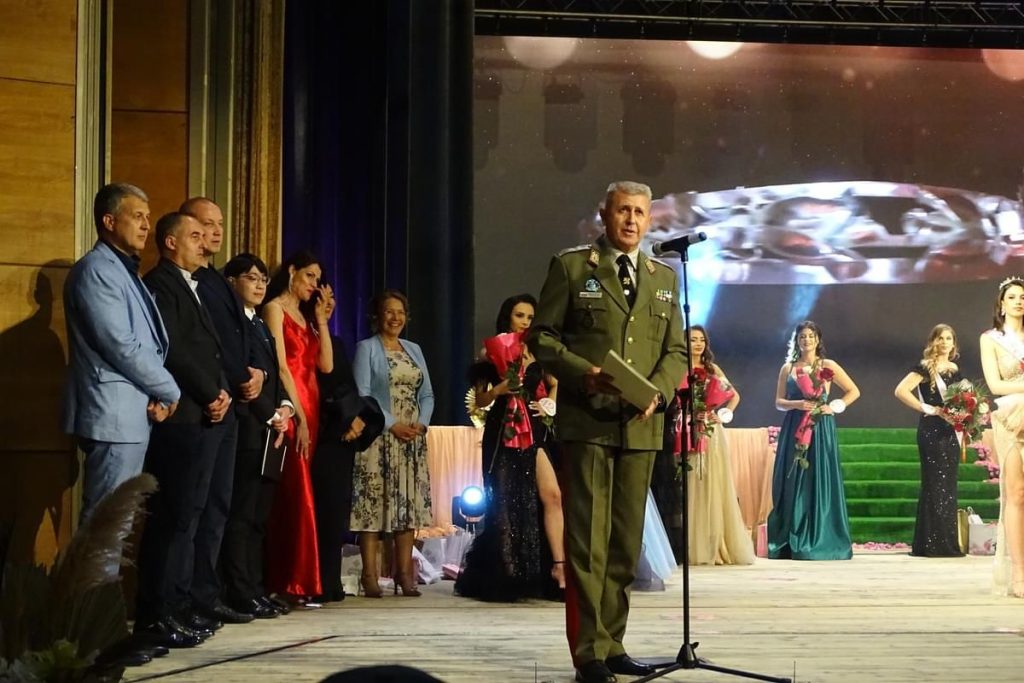 Избраха Царица Роза в Казанлък, председател на журито – бриг. генерал Маргарит Михайлов