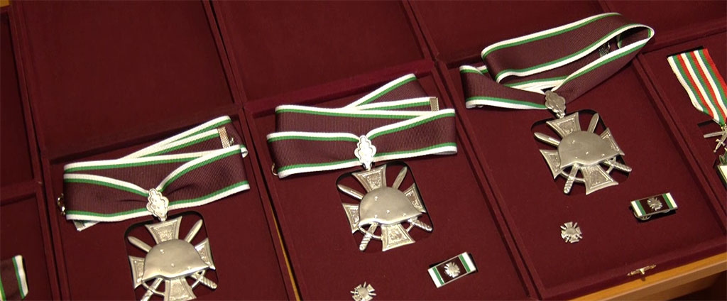 Награди на министъра и на началника на отбраната за 6 май
