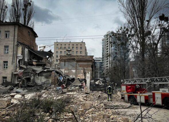 Украйна съобщи за атаки с дронове срещу цели на много места в страната, включително Киев