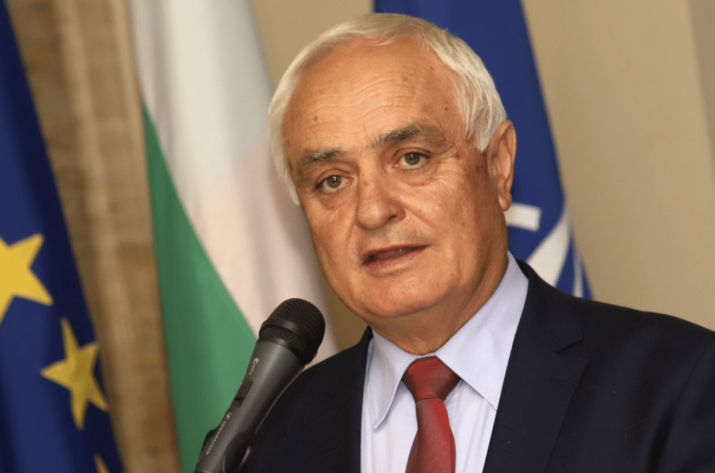 Министър Атанас Запрянов: Бюджетът за отбрана да стигне 2,5% от БВП