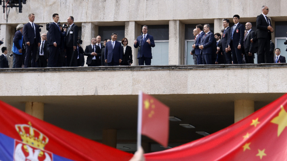 Китайският лидер Си Дзипин пристигна в Сърбия