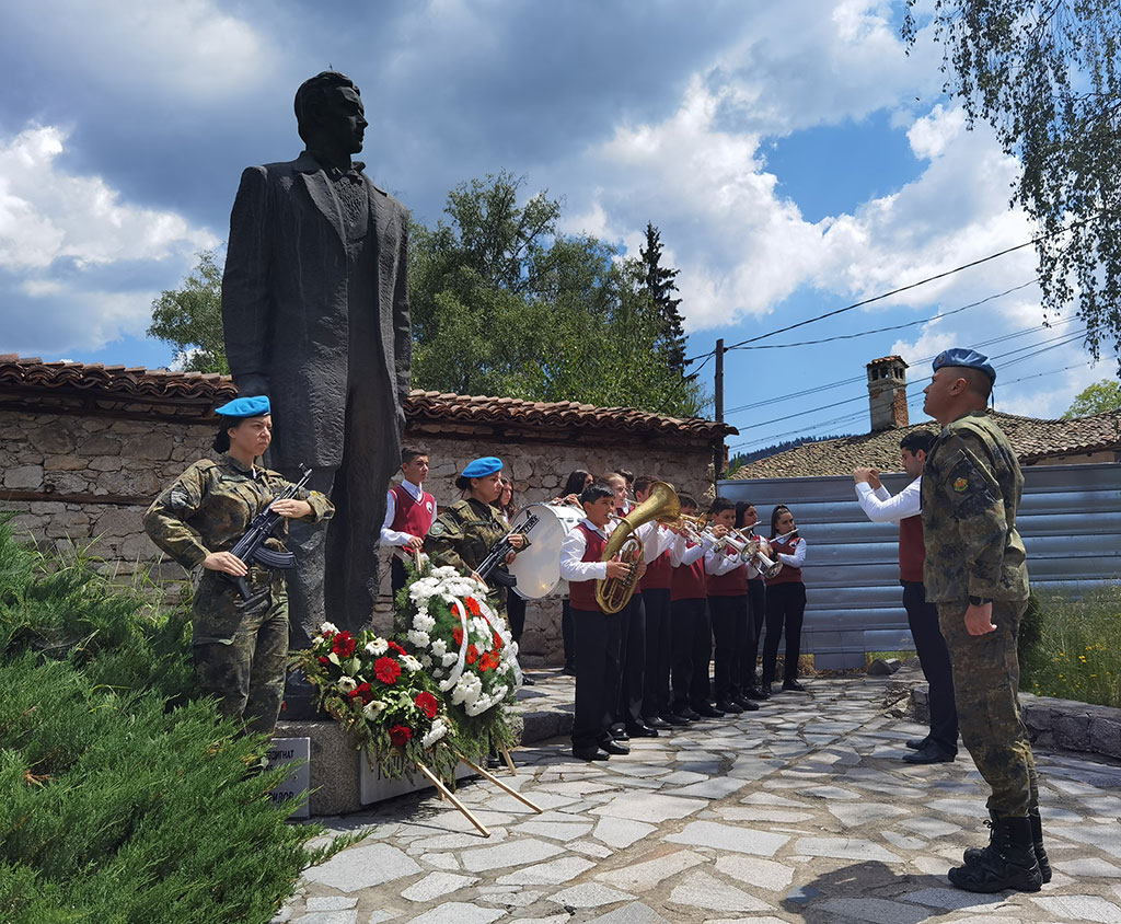 В Копривщица Специалните сили на Българската армия отдадоха почит към паметта и делото на Тодор Каблешков - armymedia.bg В Копривщица Специалните сили на Българската армия отдадоха почит към паметта и делото на Тодор Каблешков