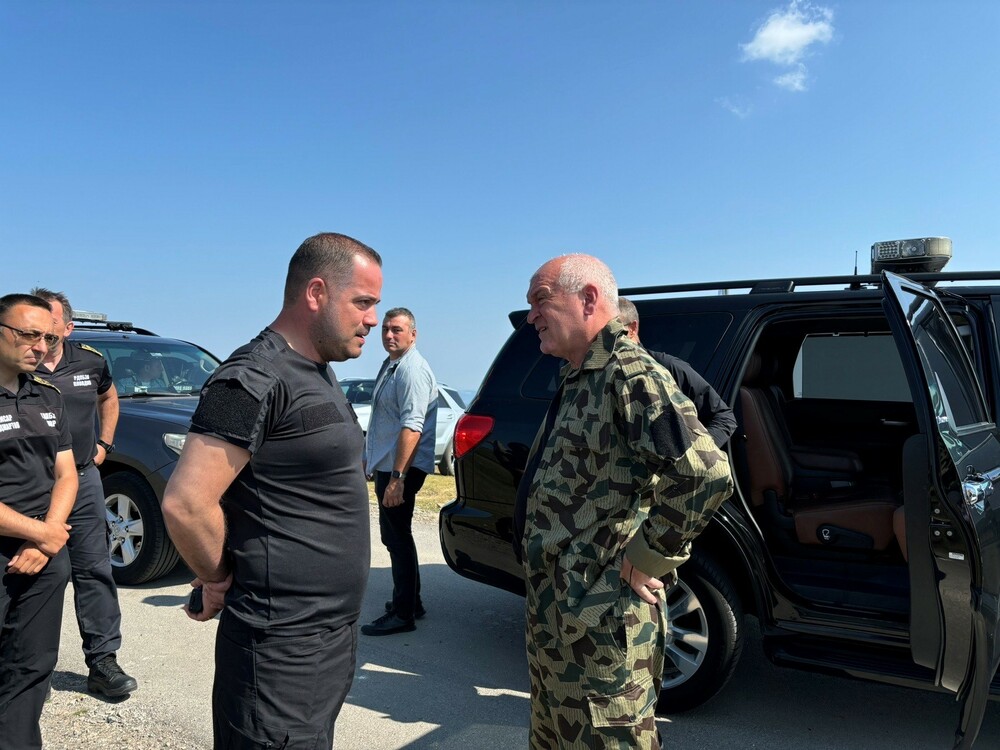 Ситуацията с пожара на Беклемето е много сложна, трябва да се ползват кадри с алпийска подготовка, каза Димитър Главчев - armymedia.bg Ситуацията с пожара на Беклемето е много сложна, трябва да се ползват кадри с алпийска подготовка, каза Димитър Главчев