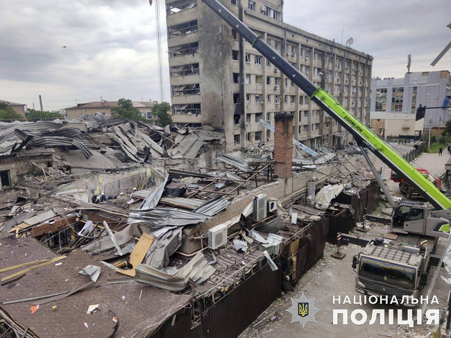 Двамата журналисти, ранени при руски удар срещу хотел в Краматорск, са от екип на Ройтерс; техен колега е в неизвестност - armymedia.bg Двамата журналисти, ранени при руски удар срещу хотел в Краматорск, са от екип на Ройтерс; техен колега е в неизвестност