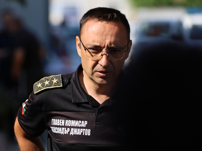 Хеликоптери участват в гасенето на пожара в планината Славянка, каза гл. комисар Александър Джартов - armymedia.bg Хеликоптери участват в гасенето на пожара в планината Славянка, каза гл. комисар Александър Джартов