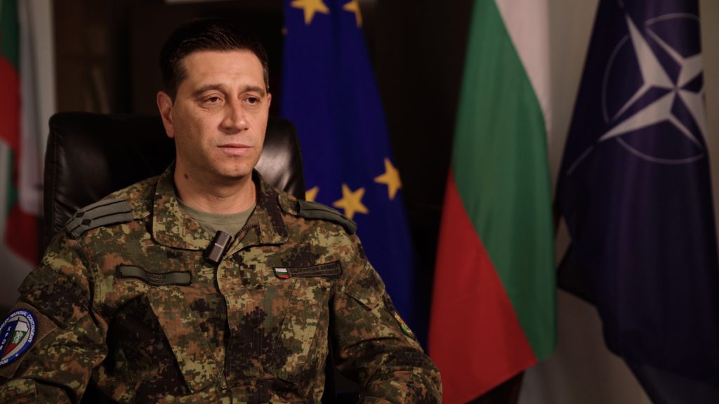 Подполковник Захари Димов е национален командир на българския контингент в KFOR - armymedia.bg Подполковник Захари Димов е национален командир на българския контингент в KFOR