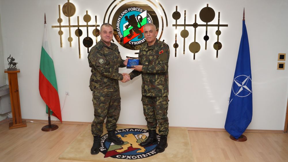 Командирът на бригада „Югоизточна Европа” на посещение в Сухопътните войски - armymedia.bg Командирът на бригада „Югоизточна Европа” на посещение в Сухопътните войски