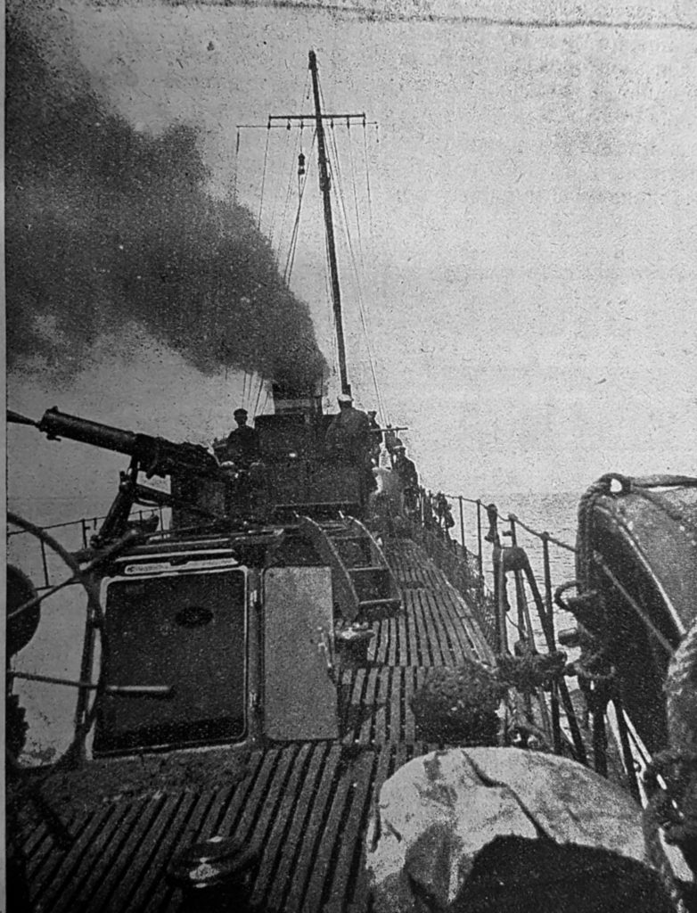 1924 г., разоръженият от торпеда „Дръзки“ на море. Вижда се картечницата, поставена върху фундамента на сваления (поради изискванията на Ньойския договор) торпеден апарат. Снимка на Г. Цапев, публикувана в сп. „Морски сговор“ - armymedia.bg 1924 г., разоръженият от торпеда „Дръзки“ на море. Вижда се картечницата, поставена върху фундамента на сваления (поради изискванията на Ньойския договор) торпеден апарат. Снимка на Г. Цапев, публикувана в сп. „Морски сговор“