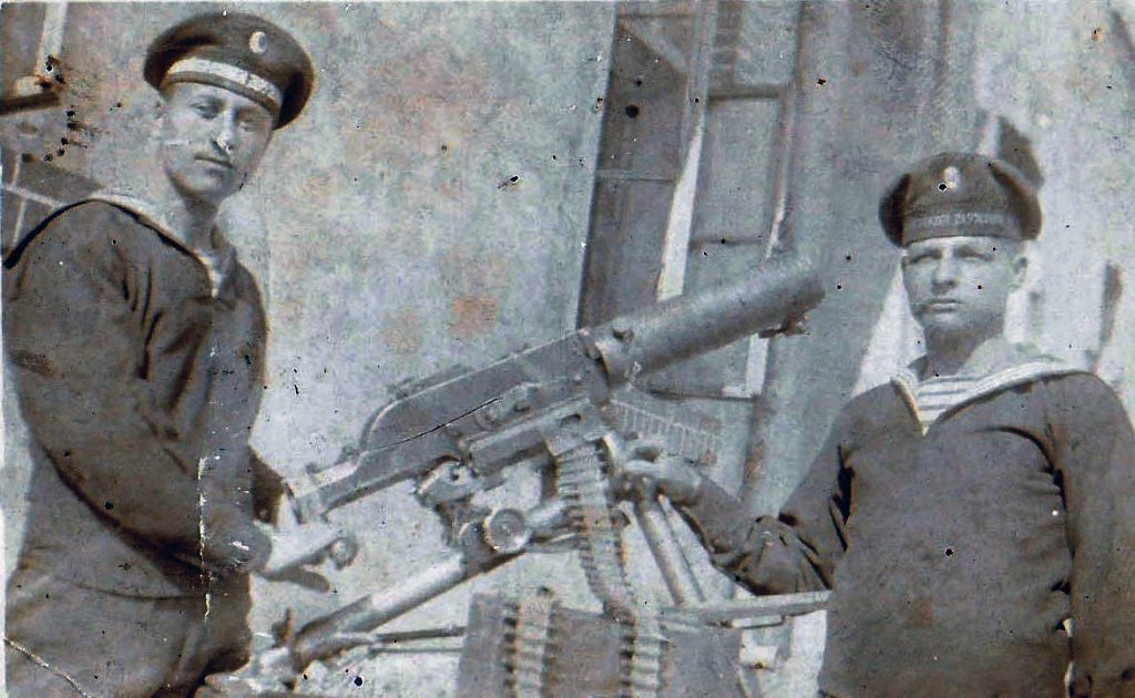 Моряци от Жандармерийската крайбрежна дружина представят за преглед поверената им картечница „Шварце Лозе“ (8 мм). Колекция на Любомир Юруков - armymedia.bg Моряци от Жандармерийската крайбрежна дружина представят за преглед поверената им картечница „Шварце Лозе“ (8 мм). Колекция на Любомир Юруков