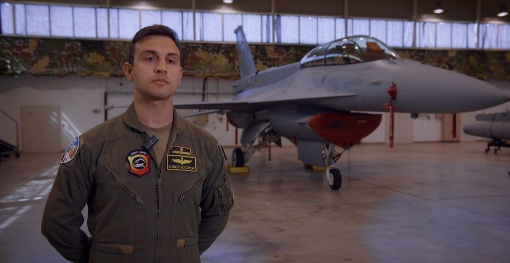 F-16 и МиГ-29 един до друг на служба в 3-та авиобаза