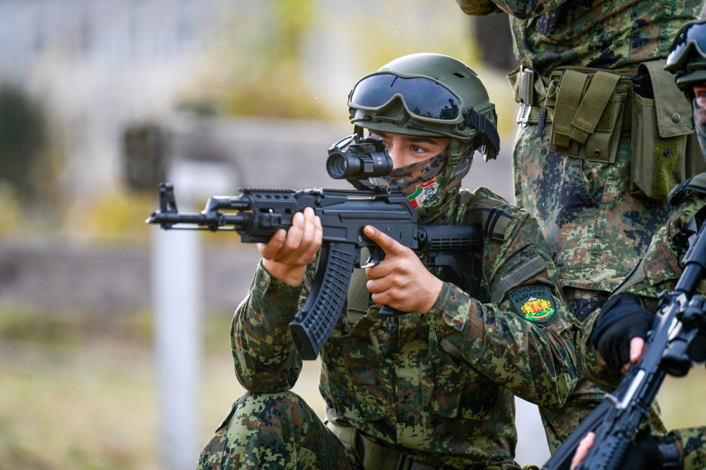 Увеличава се интересът към военната професия - armymedia.bg Увеличава се интересът към военната професия