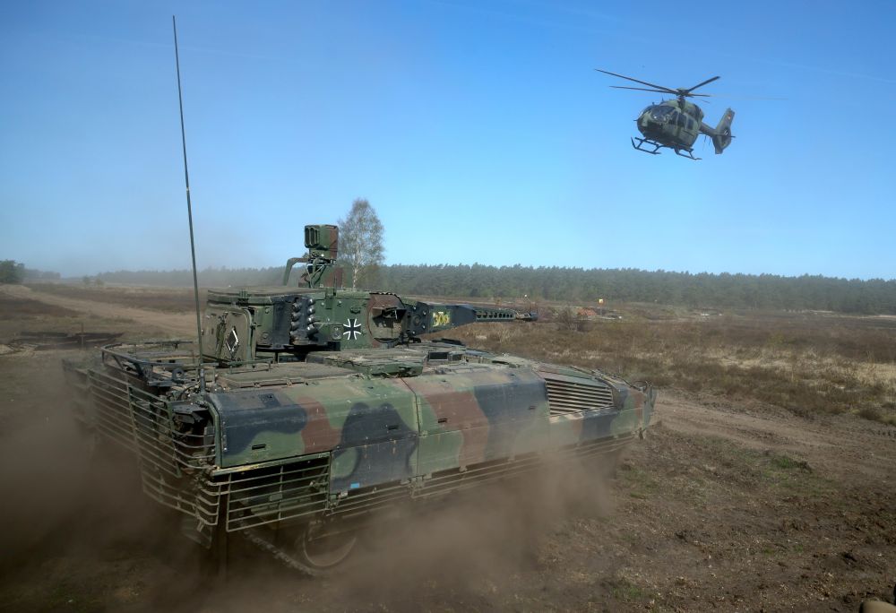 Германия ще модернизира криптирането на военни данни, в което ще вложи до 1,7 милиарда евро