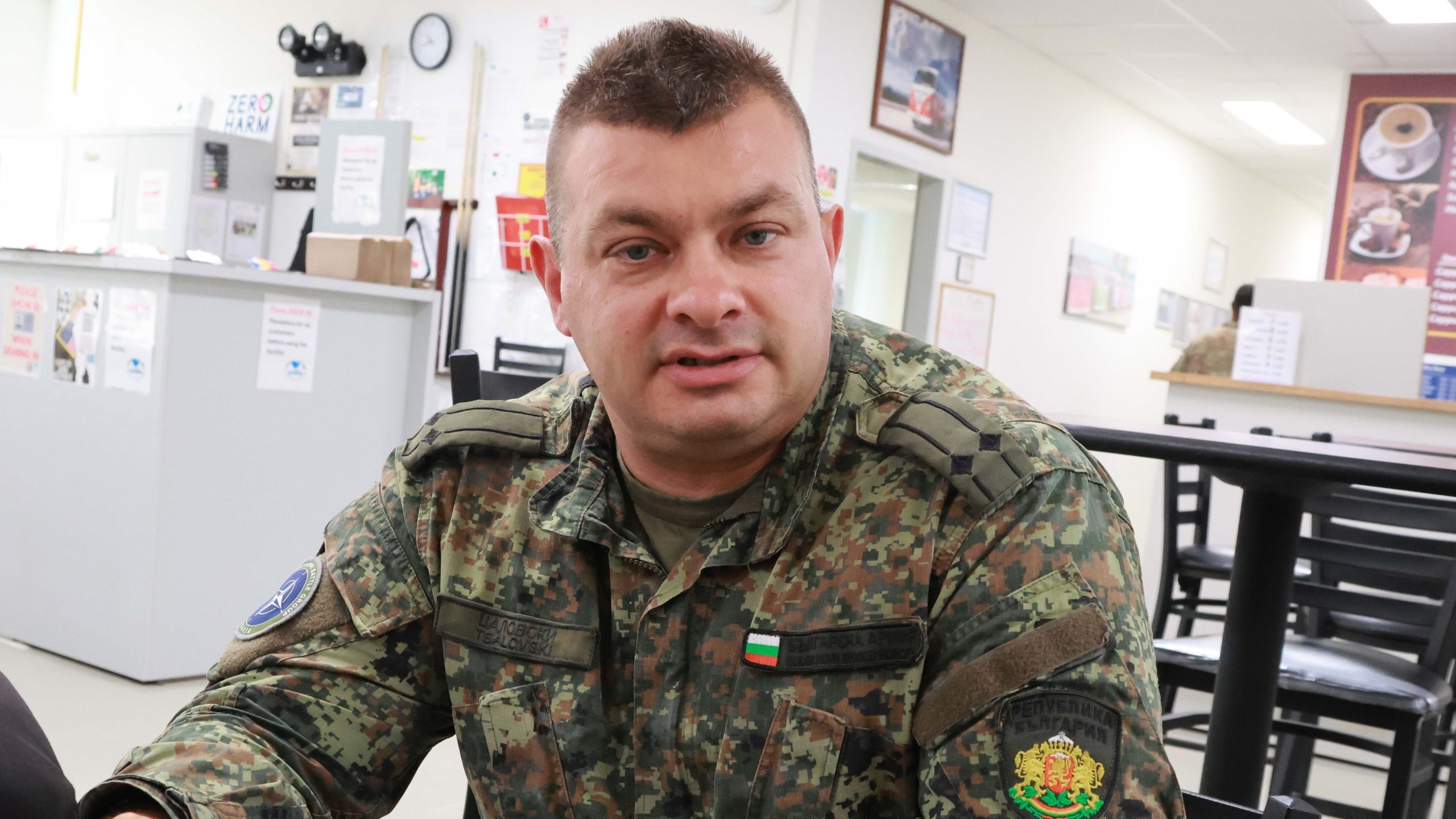 Доверието се печели, когато войникът усети, че сте рамо до рамо в боя