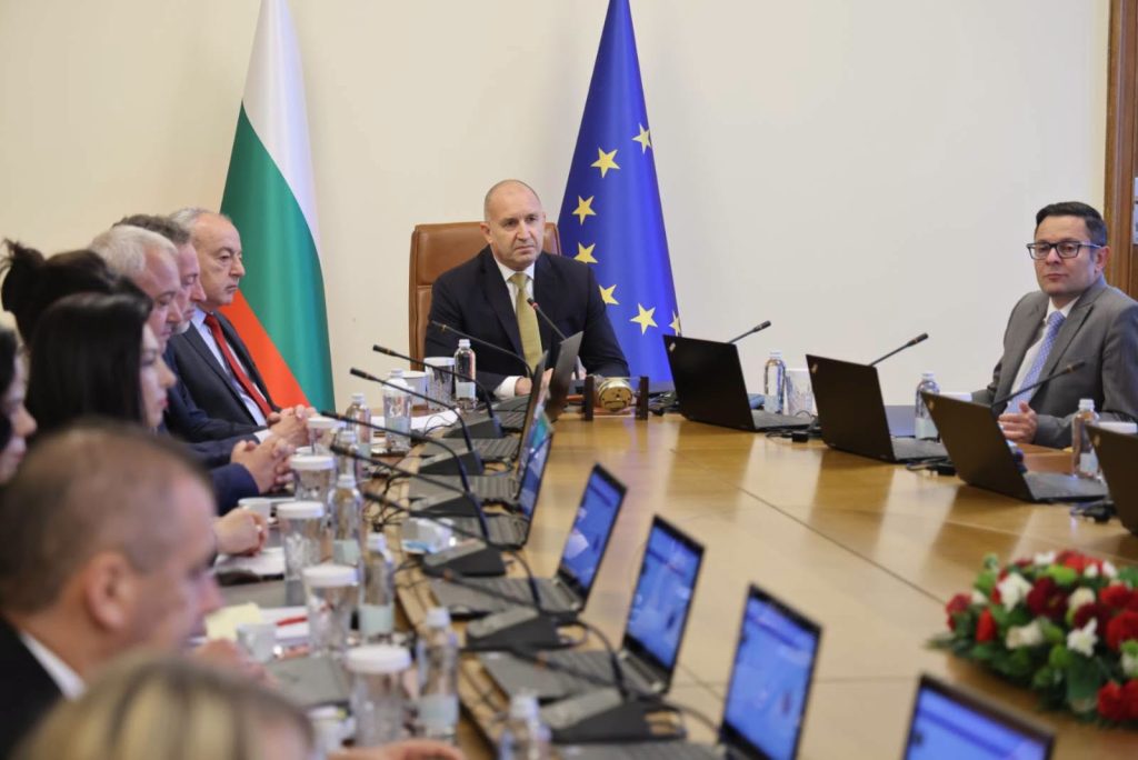 Румен Радев: Въвеждаме на практика пълна забрана на рекламата за хазарт