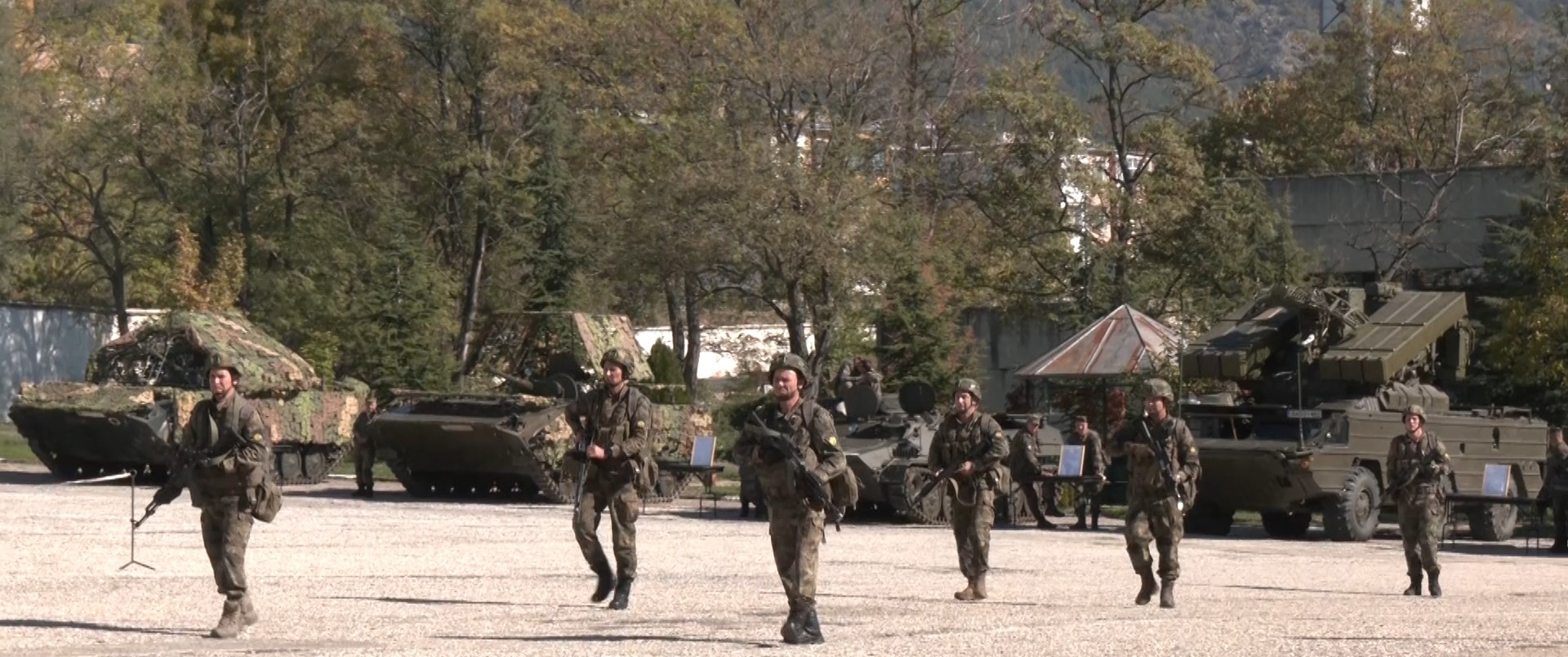 За празника: Ден на отворени врати в 61-ва механизирана бригада   