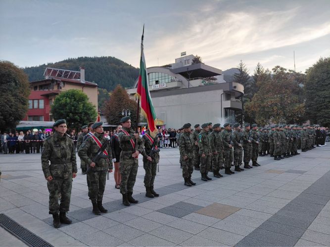 Военнослужещи от Сухопътните войски🇧🇬 участваха в ритуал по повод отбелязването на 114-ата годишнина от освобождението на Девин