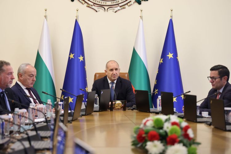 Премиерът: Без промяна в цените на тока и парното до юли 2027 година