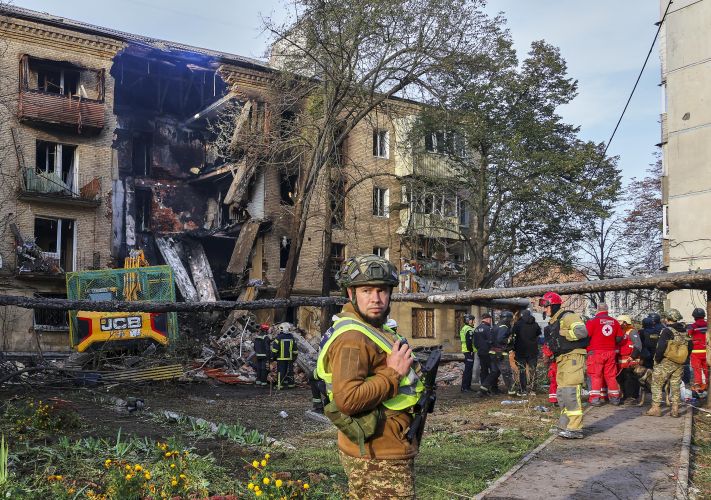 Руски удари срещу Киев оставиха над 600 хиляди без ток