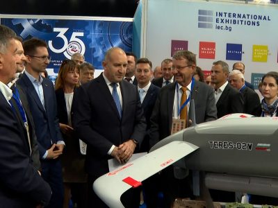 Какво се случва, когато в една академична среда се срещнат военни слушатели и цивилни студенти? Как взаимодействат различните професионални гледни точки и как това обогатява разбирането за съвременната среда за сигурност?