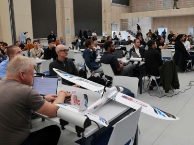 Над 120 „хакери“ създават дронове в състезание за отбранителни технологии
