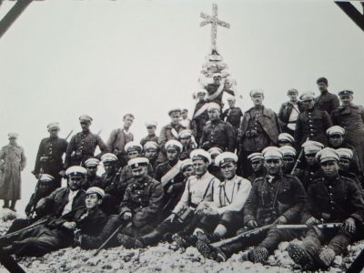2. Старият паметник под Връшка чука - снимка от архива на сем. Дойчинови, с. Киреево